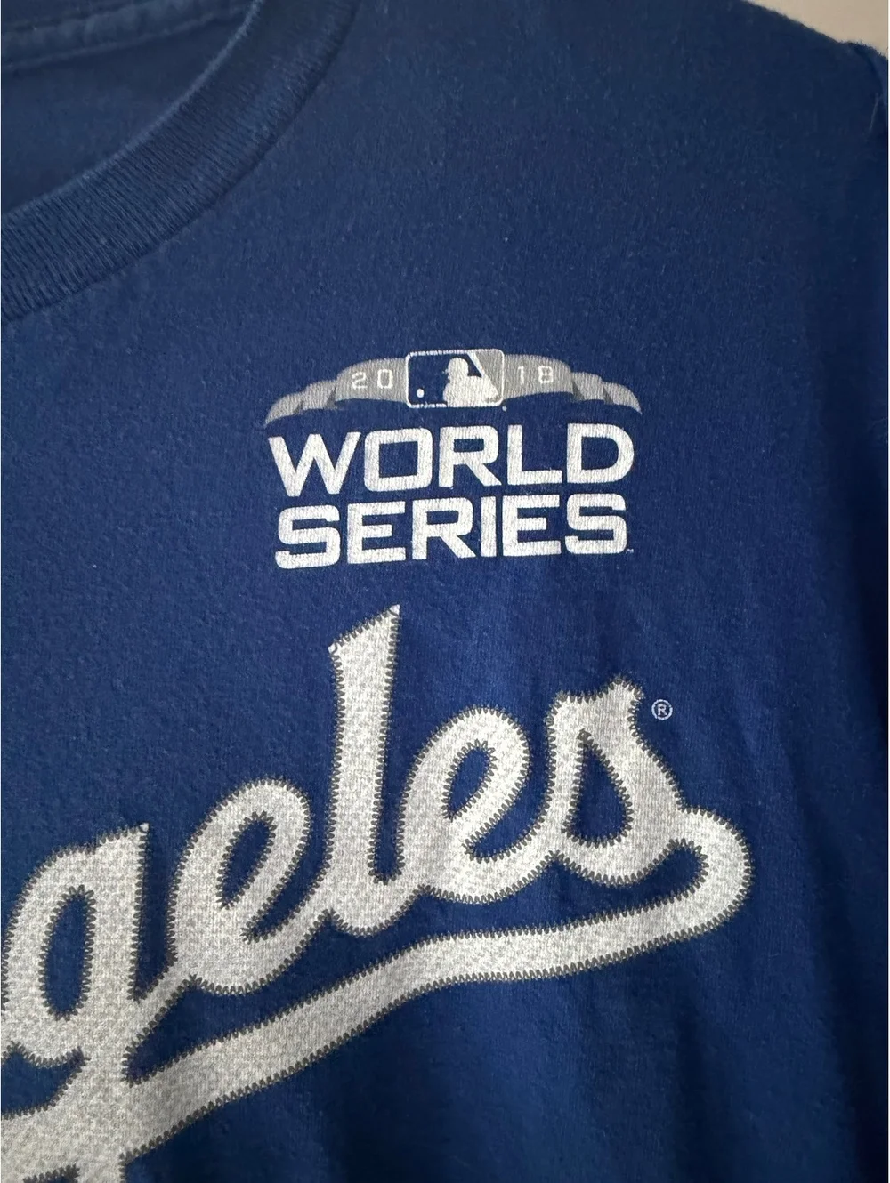 Majestic Los Angeles Dodgers 2018 World Series Bellinger #35 Men's T-Shirt M - Picture 4 of 5